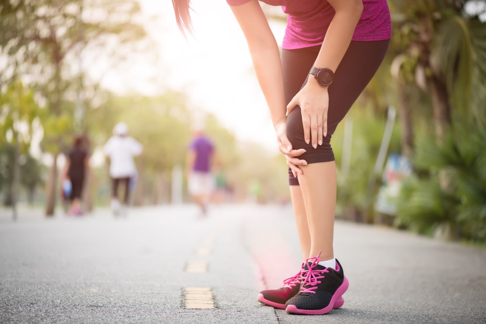 Woman with knee pain from running