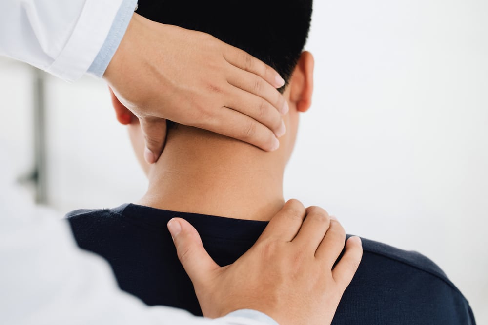 Neck pain treatment by osteopath